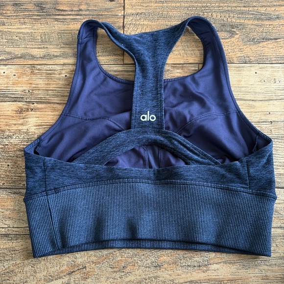 Alo Yoga Alosoft Serenity Bra size S - Picture 3 of 4